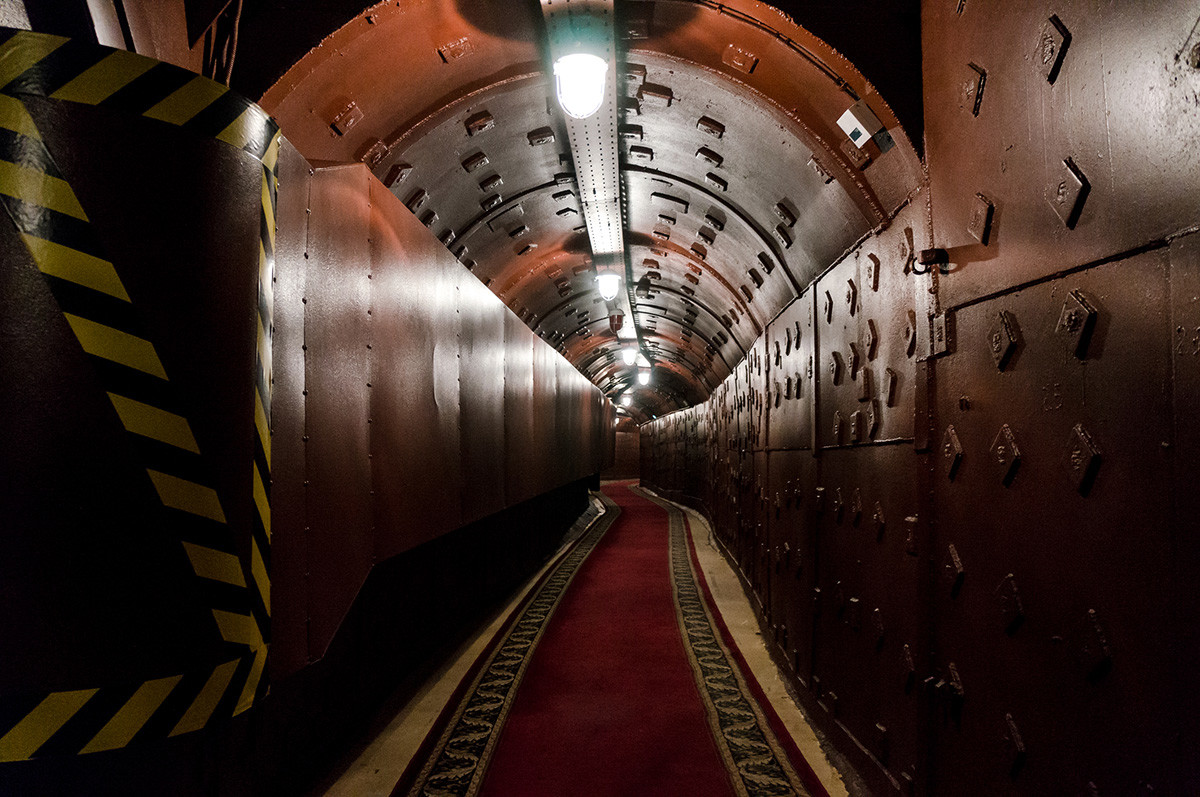 Tunnel im Bunker-42, antinukleare unterirdische Anlage, die 1956 als Kommandoposten der strategischen Nuklearstreitkräfte der Sowjetunion in einer Tiefe von 65 Metern gebaut wurde.