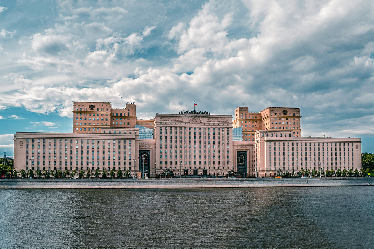 Здание Минобороны на Фрунзенской.