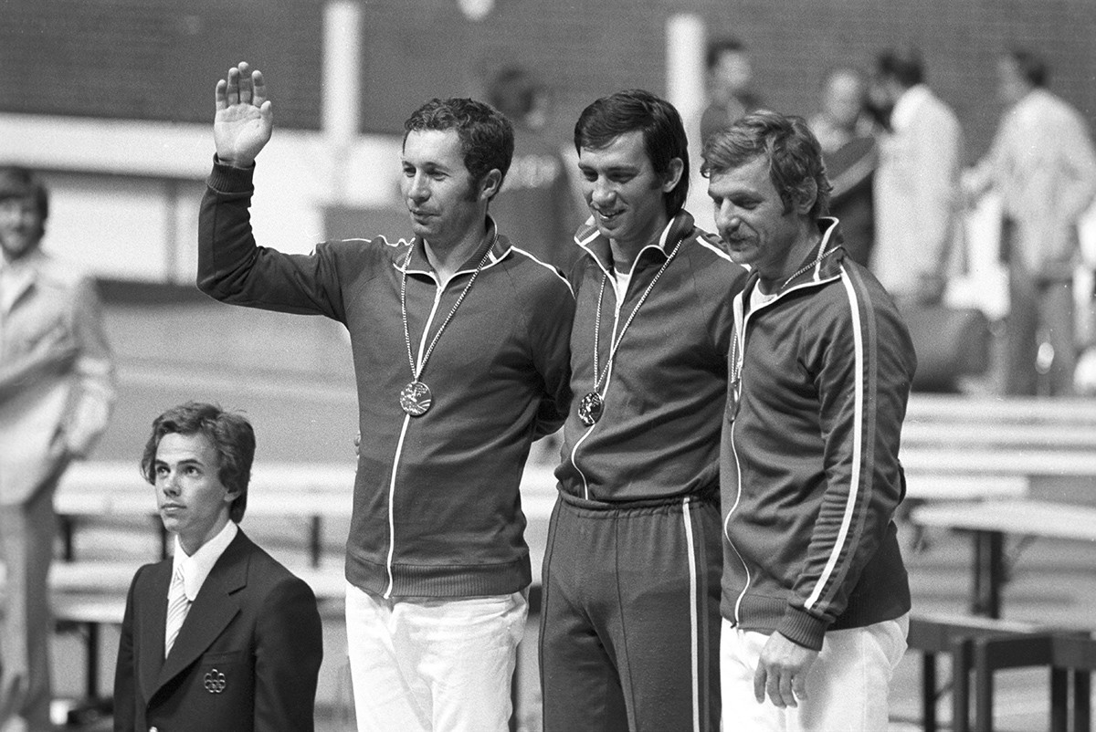 Gli XXI Giochi olimpici estivi di Montreal (17 luglio - 1 agosto 1976). Sul podio, i campioni olimpici sovietici di scherma Viktor Krovopuskov (oro), Vladimir Nazlimov (a sinistra, argento) e Viktor Sidyak (bronzo)