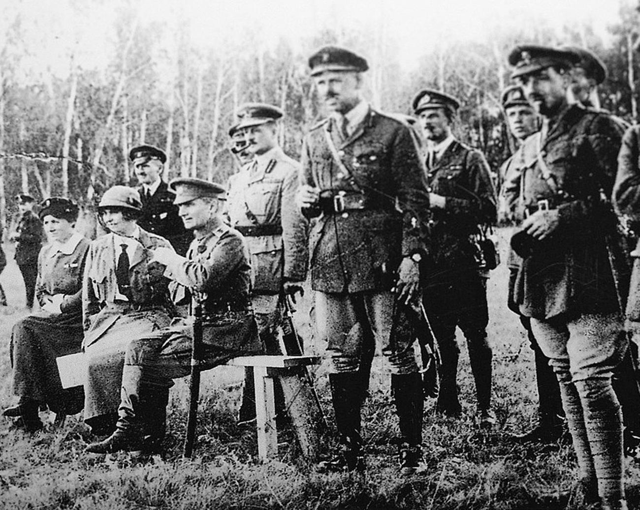 Адмирал Колчак и английские офицеры на учениях Восточного фронта Русской армии.