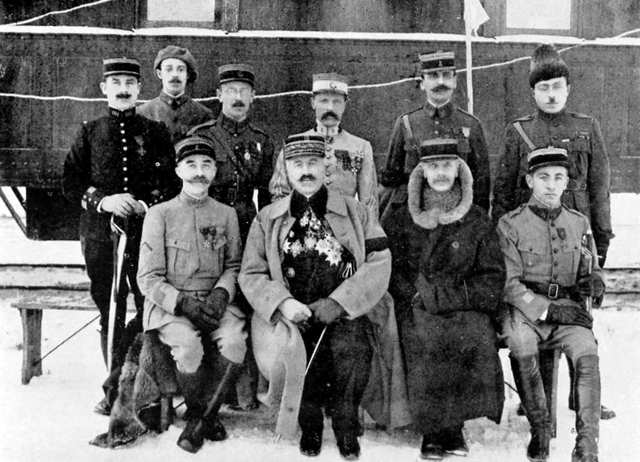Генерал Морис Жанен и офицеры французской миссии в Сибири.