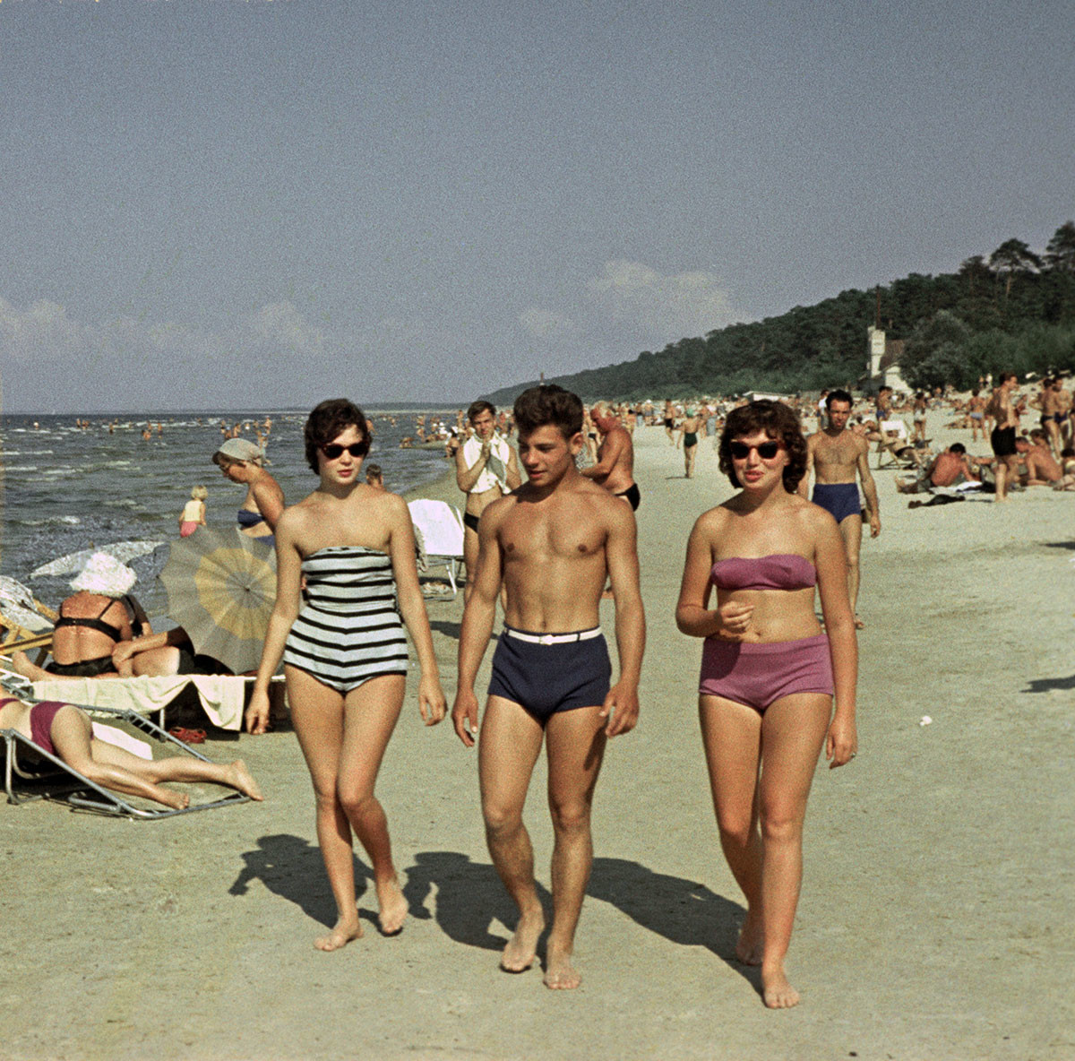 ラトビアのビーチにて、1960年