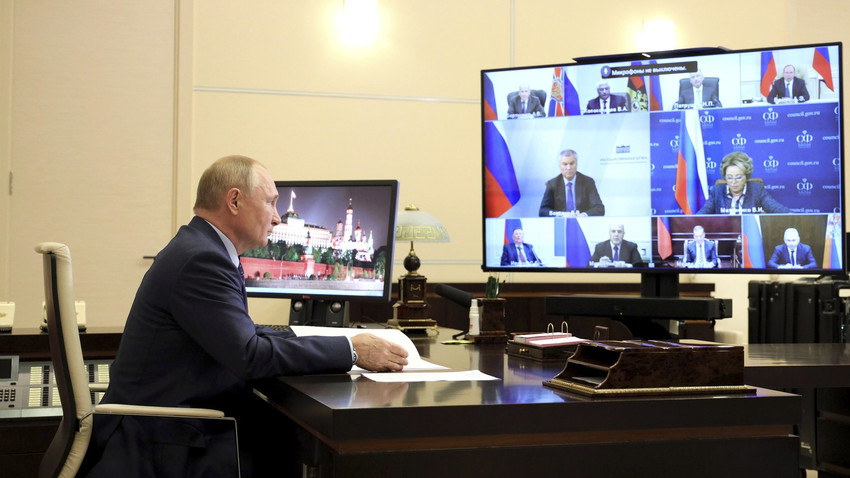 Presiden Putin menggelar rapat virtual dengan anggota tetap Dewan Keamanan, Senin (11/10).