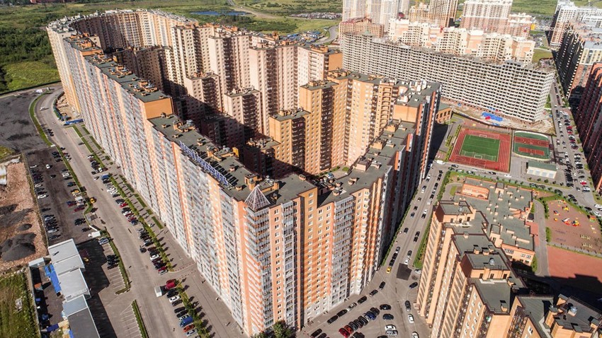 This Giant Apartment Complex Houses 000 People How On Earth Do They Live There Photos Russia Beyond