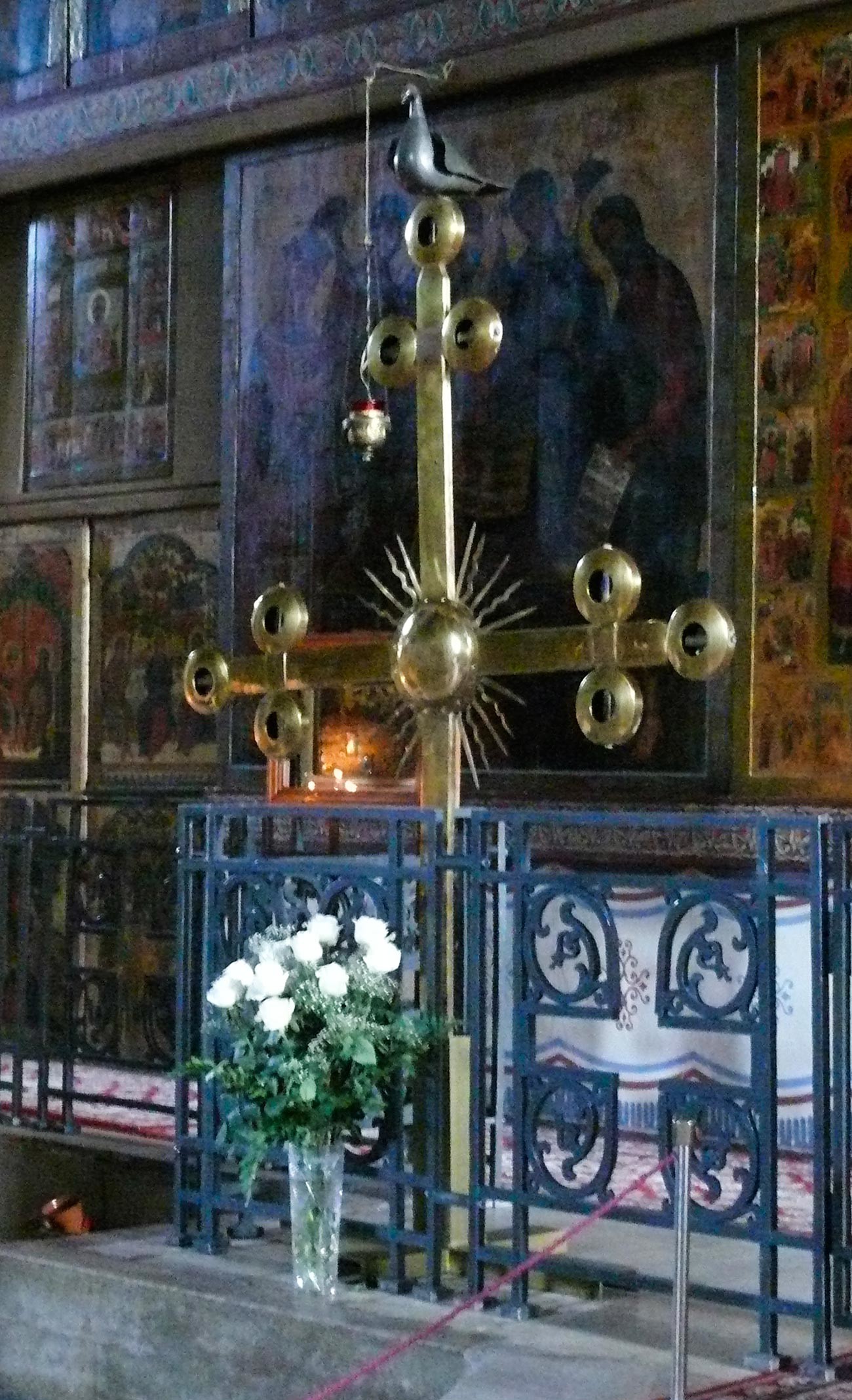 Крест, венчавший купол Софийского собора до войны