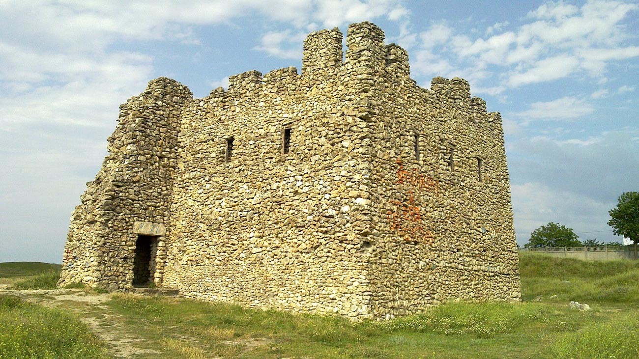 Ruinas de una torre fortaleza en la Neápolis escita.
