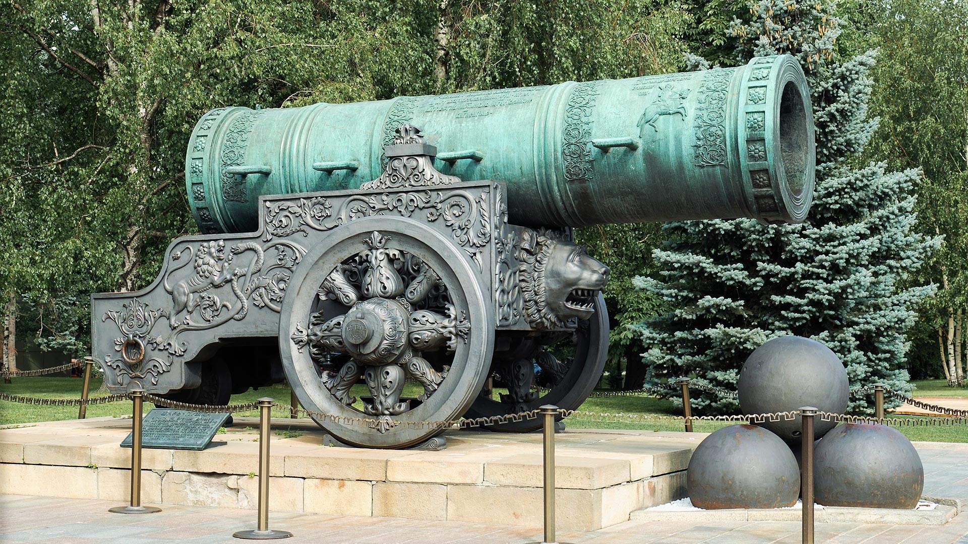 モスクワのクレムリン宮殿に展示されている大砲の王様