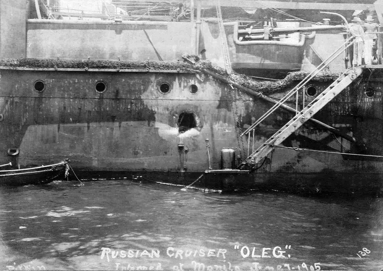Руска заштићена крстарица „Олег“. Оштећења после борбених дејстава у бици код Цушиме.