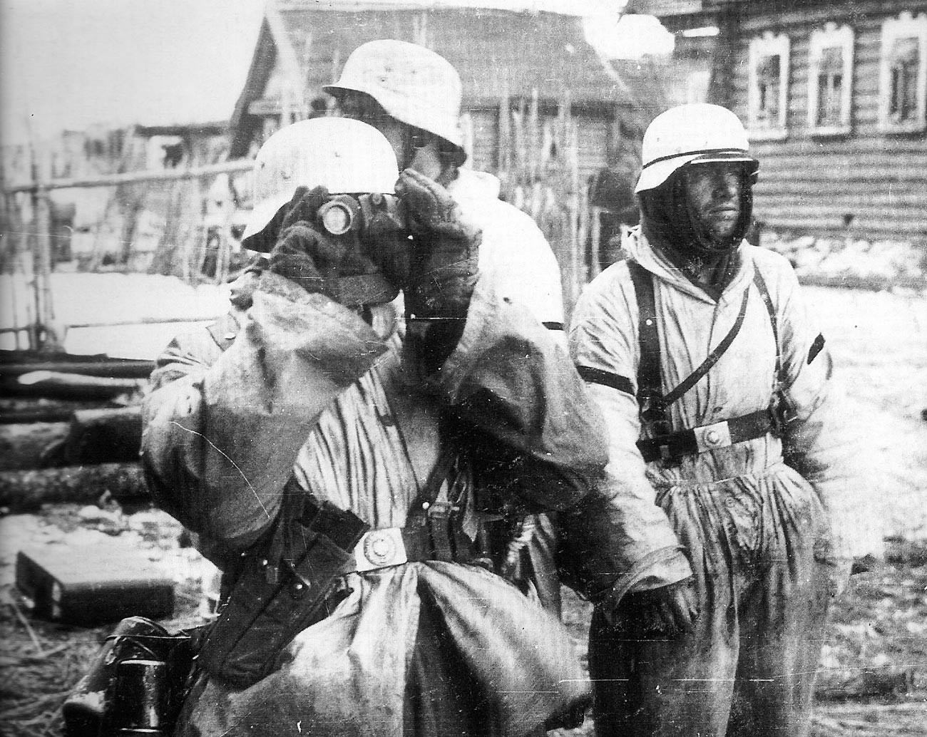 Немецкие солдаты в ходе операции «Зимняя гроза».