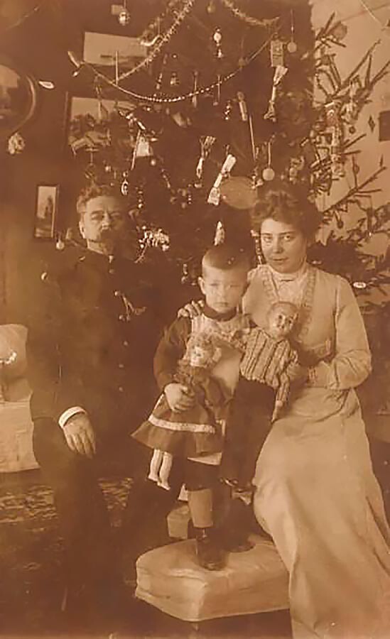 У рождественской елки, 1911