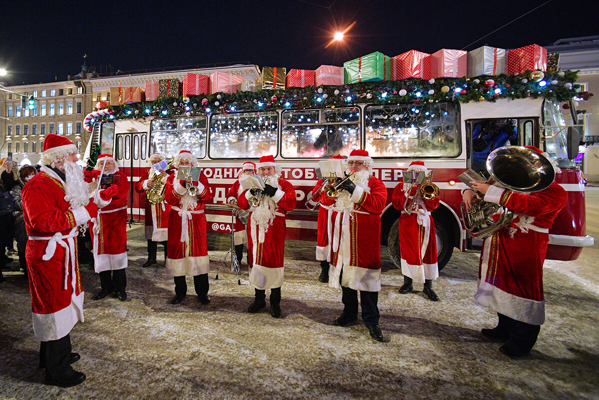 New Year’s lights shine everywhere on the streets of St. Petersburg ...