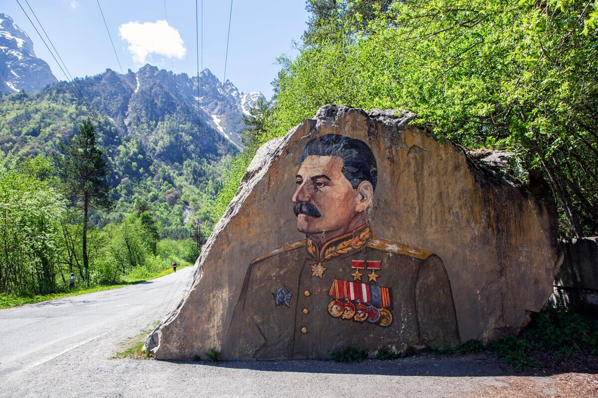 Spomenik Stalina v Cejski soteski.
