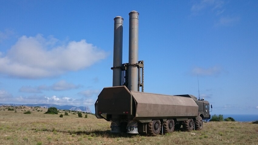 Ракетни систем „Бастион“ у борбеном положају недалеко од обале Црног мора.