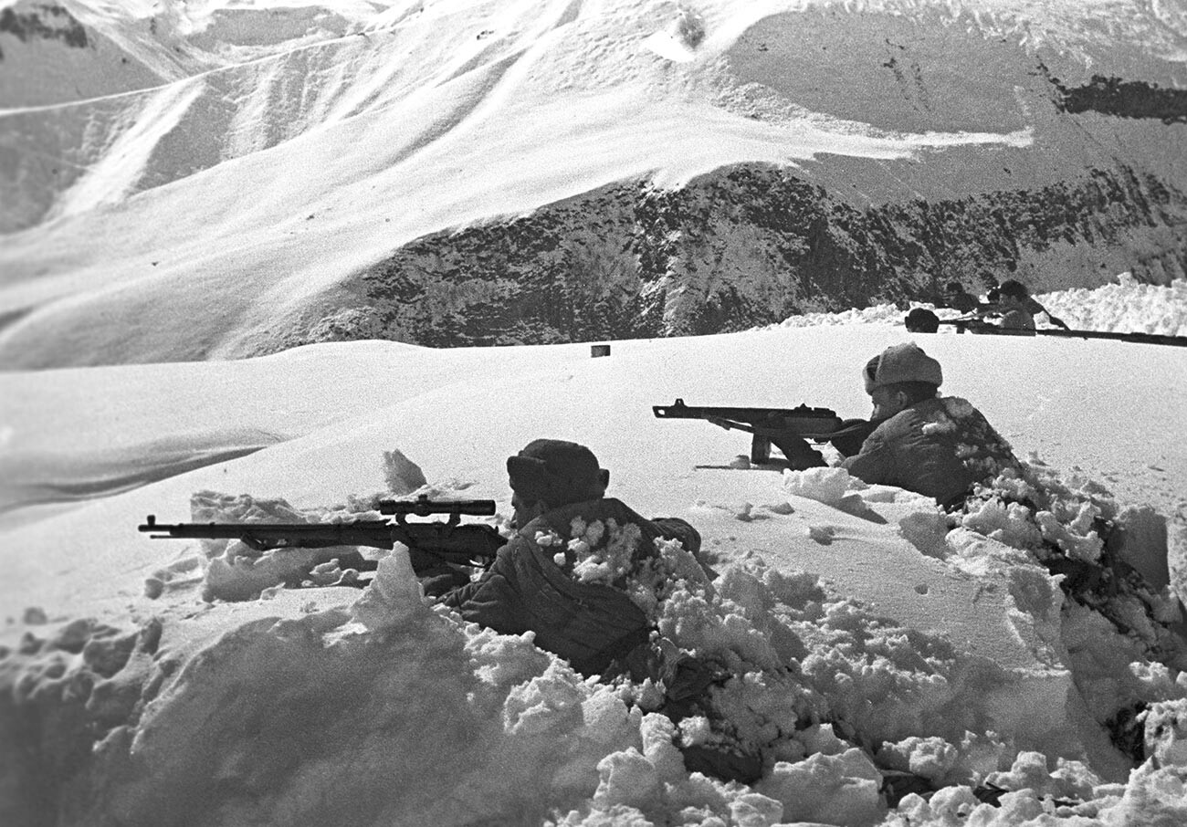 Советские войска в ходе битвы за Кавказ.