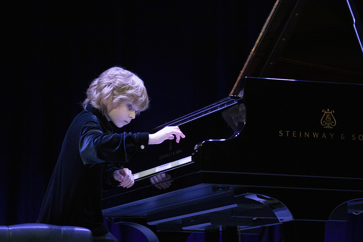 国際コンクールで入賞した11歳のピアニスト、エリセイ・ムイスィン、カルーガ、2021年