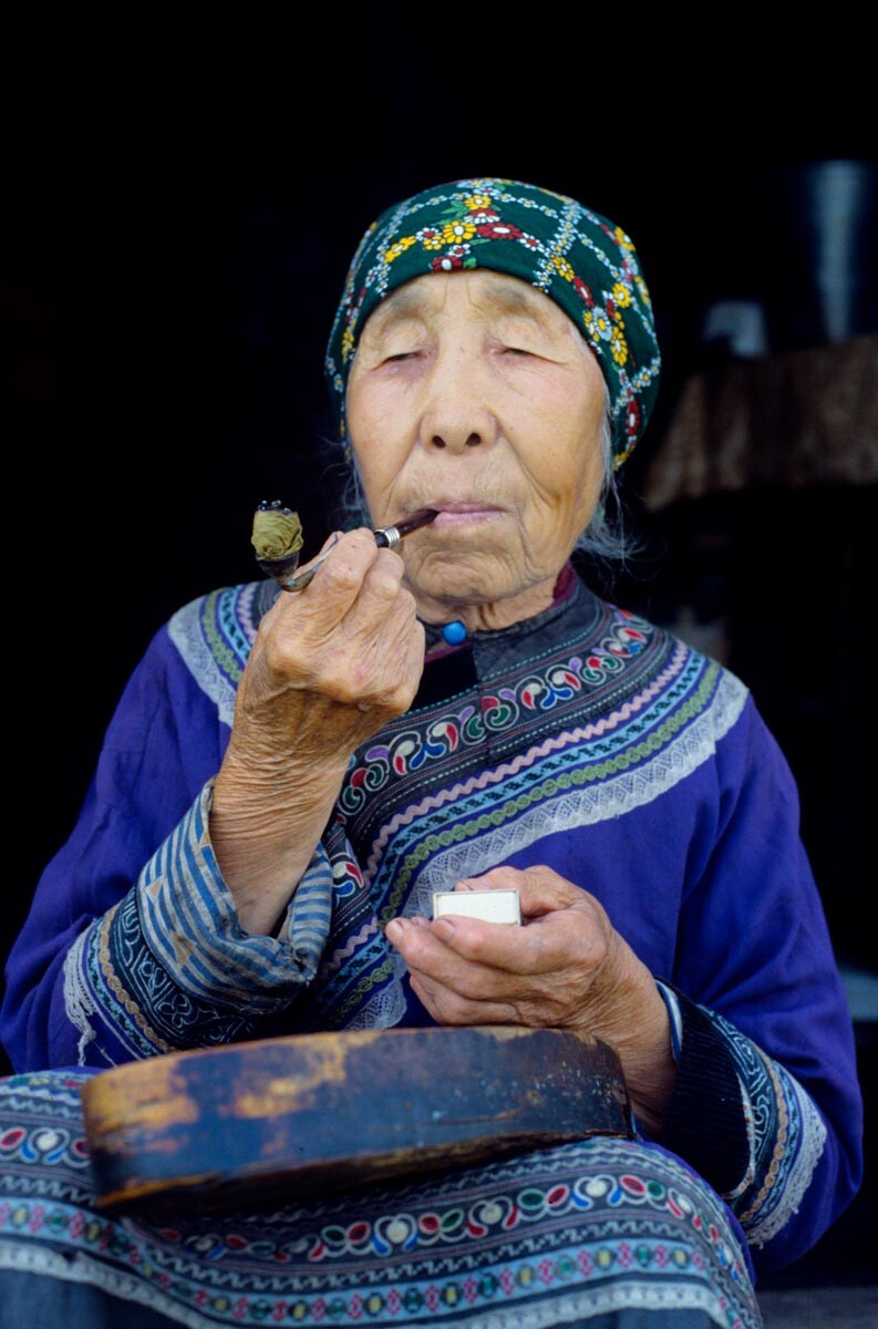Odo Beldy, 92 tahun, penduduk tertua di Desa Naikhin, 1987.