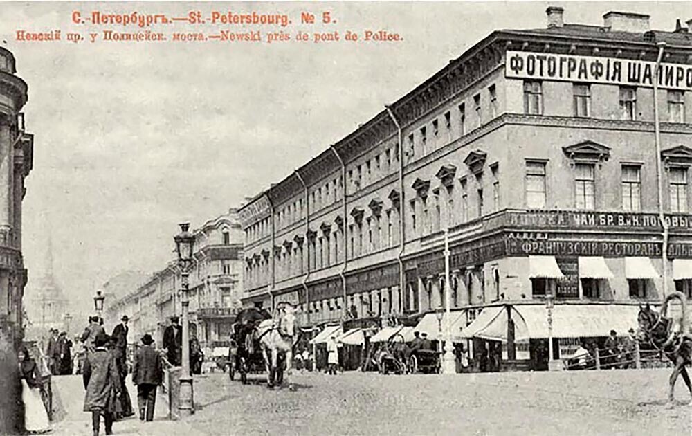 Котоминовата куќа на аголот на Невската авенија и улицата Бољшаја морскаја на почетокот на 20 век.
