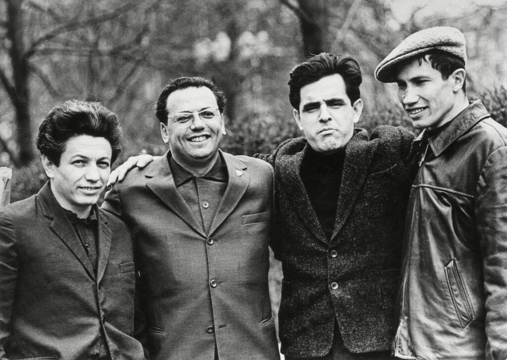 Советские писатели слева направо: Владимир Войнович, Илья Зверев, Фазиль Искандер, Георгий Владимов