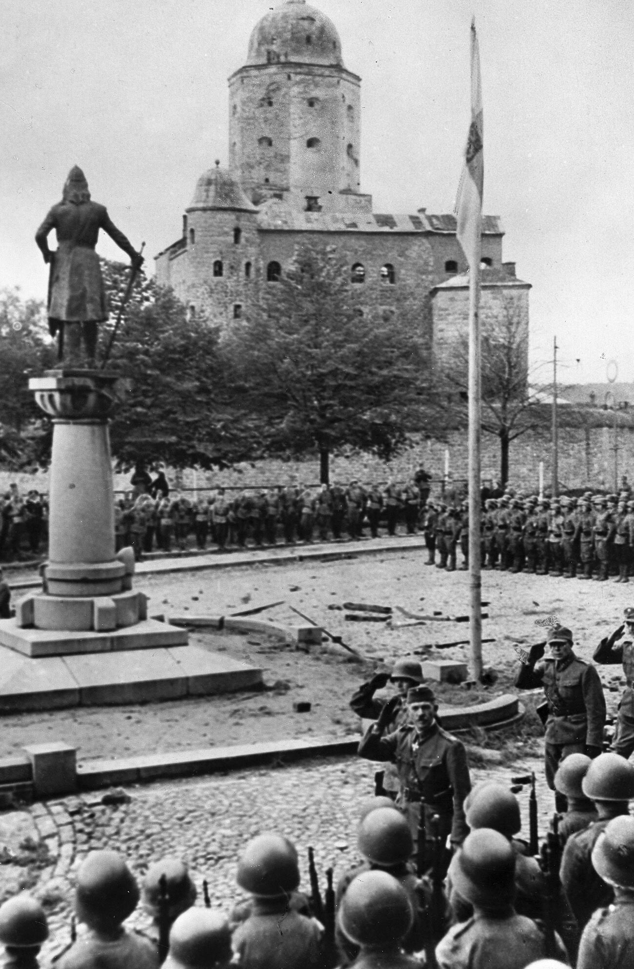 Finnische Truppen in Wyborg.