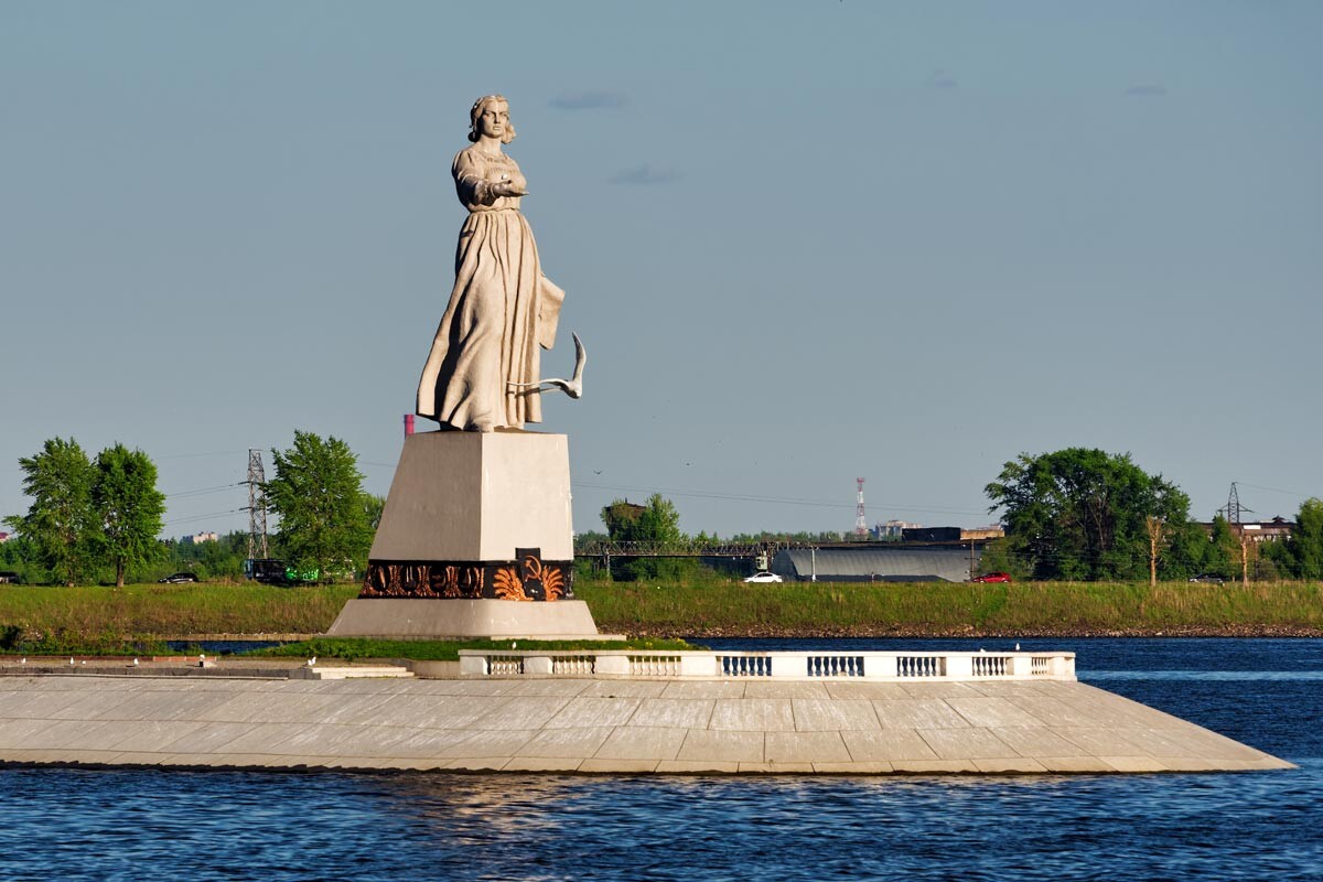 El monumento a la Madre Volga en Rybinsk.
