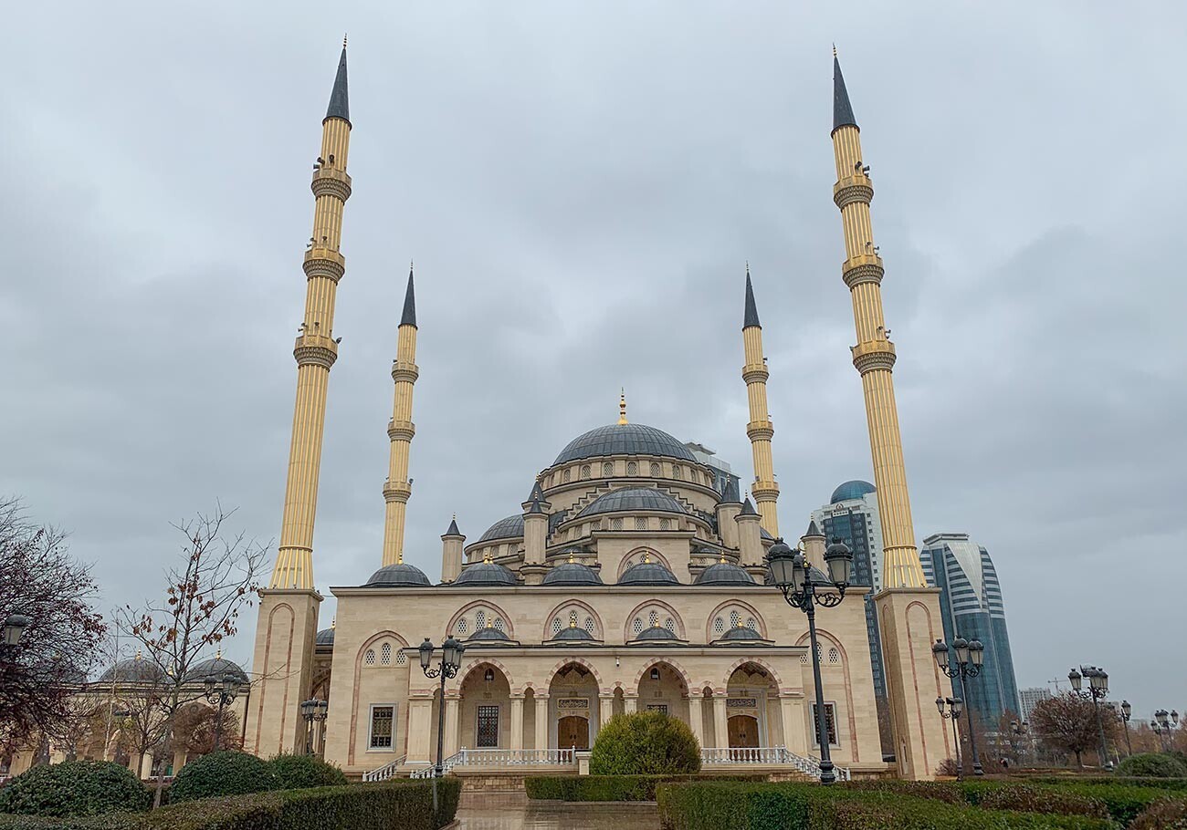 Џамијата „Срцето на Чеченија“ во Грозни.
