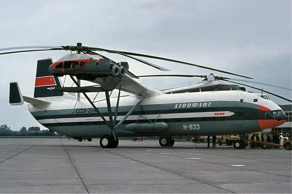 Aeroflot Mil V-12 en el aeropuerto de Groningen, 1971