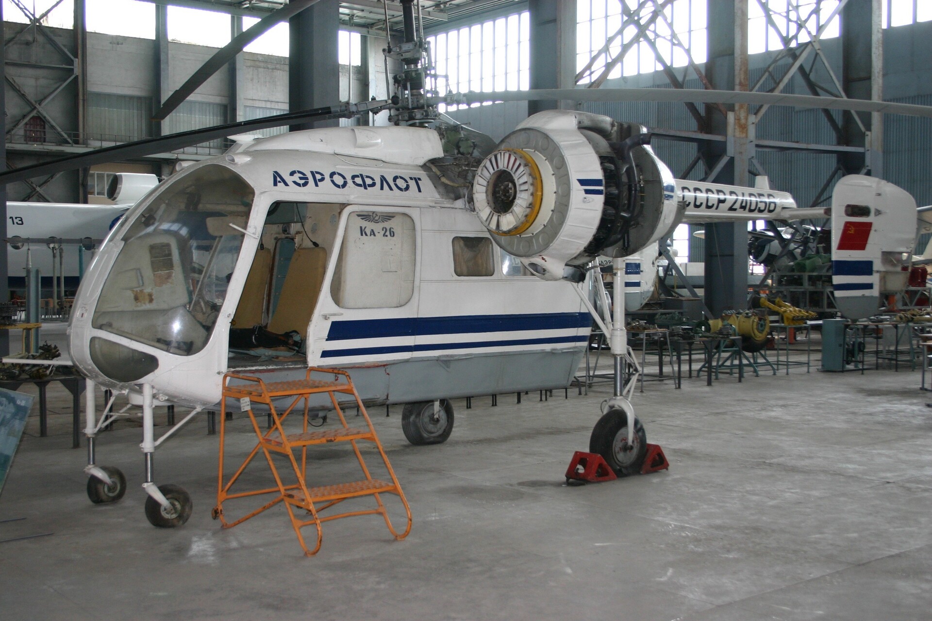 Kámov Ka-26 en el Instituto de Aviación de Kiev