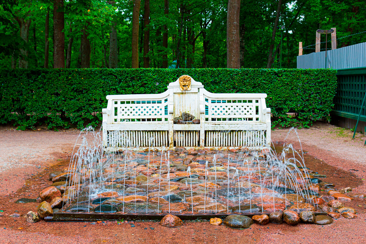 The Benches trick-fountain