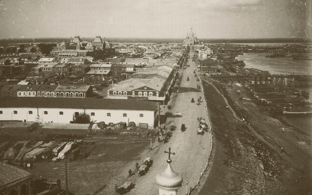 Вид на ярмарку в конце XIX века