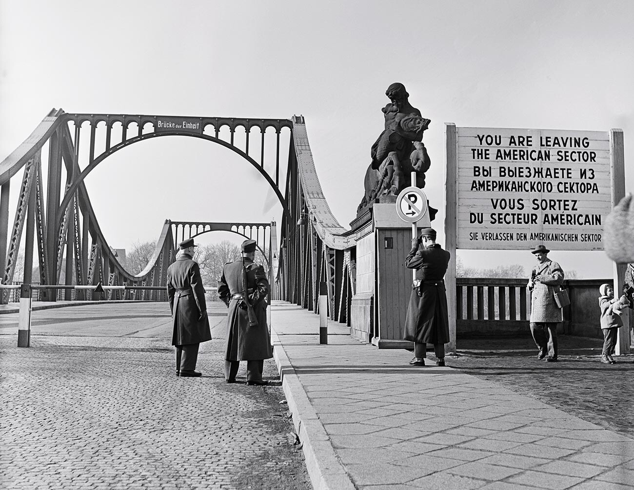 Die Glienicker Brücke in Berlin: Wie die UdSSR und die USA enttarnte ...