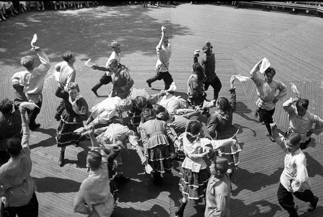 Legendäre sowjetische Volkstanzgruppen in FOTOS - Russia Beyond DE