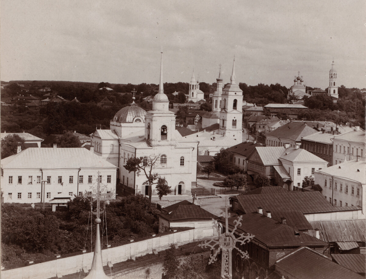 Central Vyazma. Foreground: St. Arkady Monastery & its Church of the Most Merciful Savior Icon. The two churches in the middle were destroyed in the Soviet period. Right background: Church of the Transfiguration, which still exists, although without original bell tower. Summer 1912