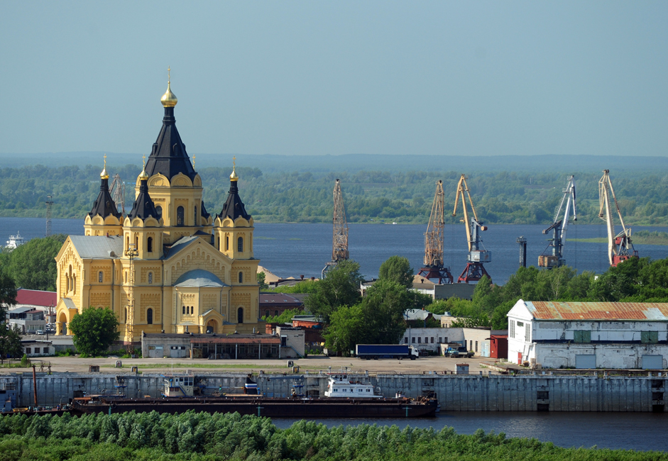 ある古い諺がある：「モスクワはロシアの心。サンクトペテルブルクはロシアの頭脳。そしてニジニ・ノヴゴロドはロシアの財布」。 今日、ニジニ・ノヴゴロドはロシア連邦内でも有数の工業都市だ。この都市は、ロシアとヴォルガ川・ヴャトカ川流域経済区における主要な経済、交通と文 化の中心地である。