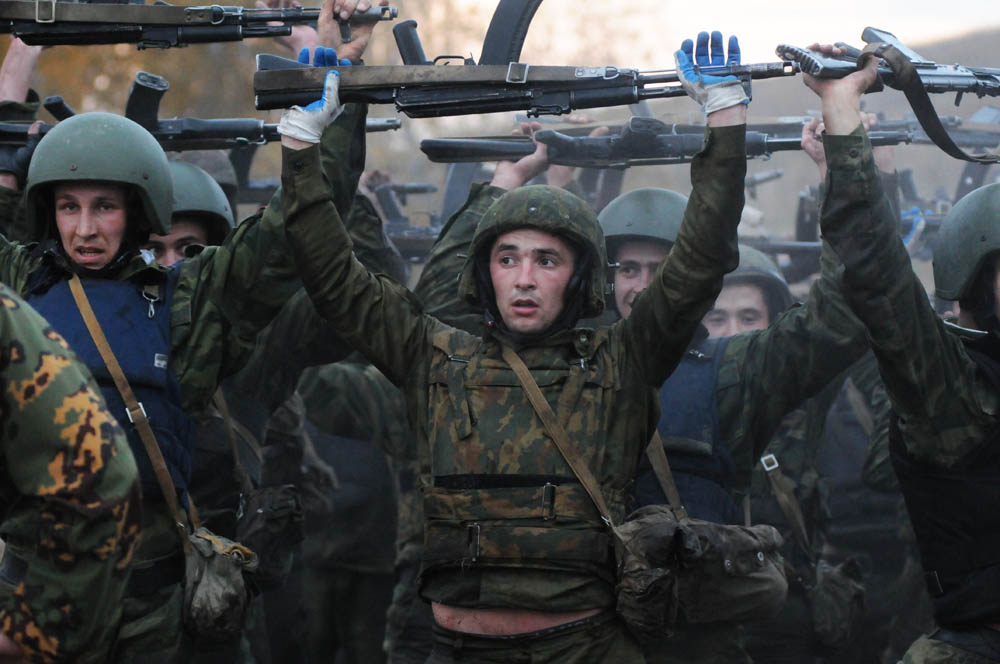「スペツナズ」（特殊任務部隊）の栗色のベレー帽をかぶる資格を手にするための入隊試験が行われ、軍の部隊や特別部隊の師団から70人の軍人たちがノヴォシビルスク州に集結した。この試験は、ロシア内務省軍・シベリア地域司令部の管轄下にあたるイェルマーク特殊任務部隊のユ ニットがあるゴルニイ（山）教育センターで実施された。
