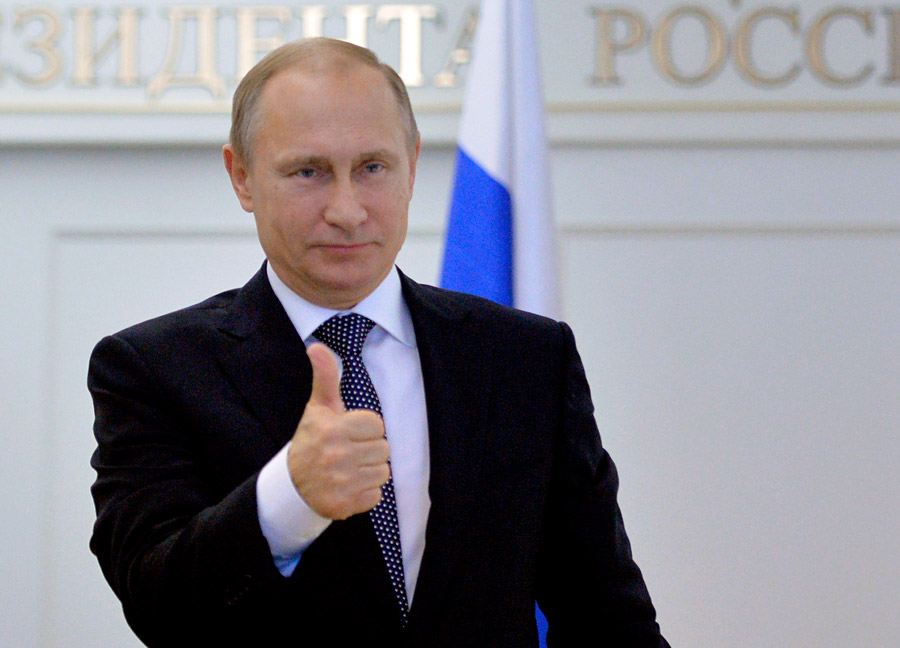 23 Desember 2014, Moskow. Vladimir Putin tak bisa menahan emosinya saat menyaksikan peluncuran roket Angara dari kosmodrom Plesetsk.