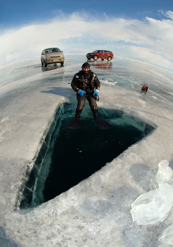 Kad se metar leda nalazi ispod vaših nogu, možete voziti auto po površini leda. 