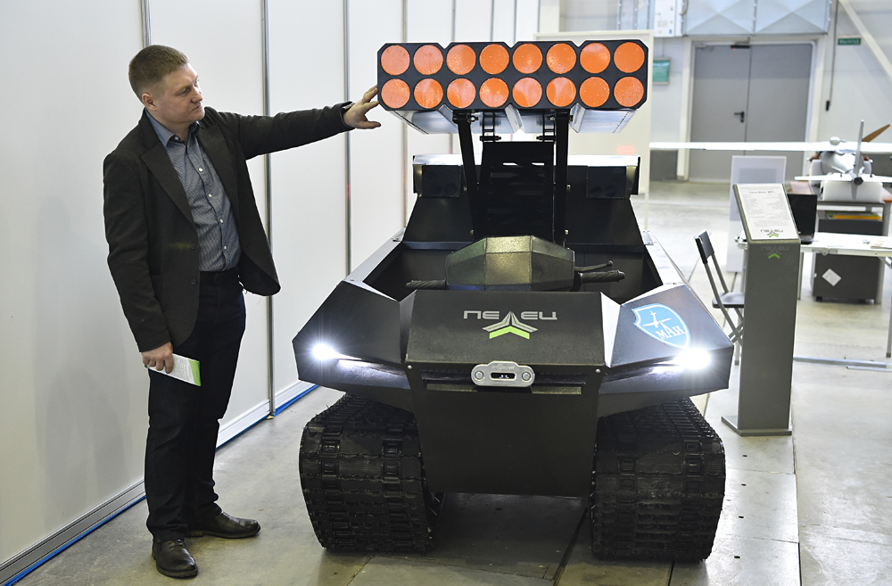 Mobil rover ini dibuat berdasarkan model Pelets-300 dan kendaraan Pelets mini segala medan. Platform ini dilengkapi dengan unit kontrol otomatis yang cerdas. Robot rover dapat digunakan di daerah berbahaya atau sebagai kendaraan patroli tak tanpa awak.