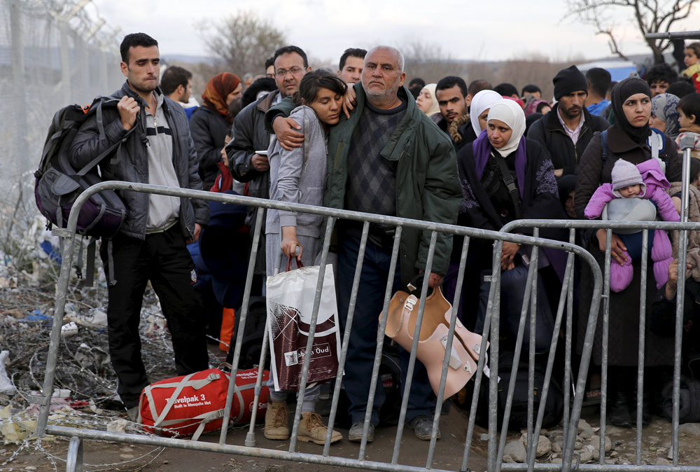 Syrische Flüchtlinge an der griechisch-mazedonischen Grenze. 