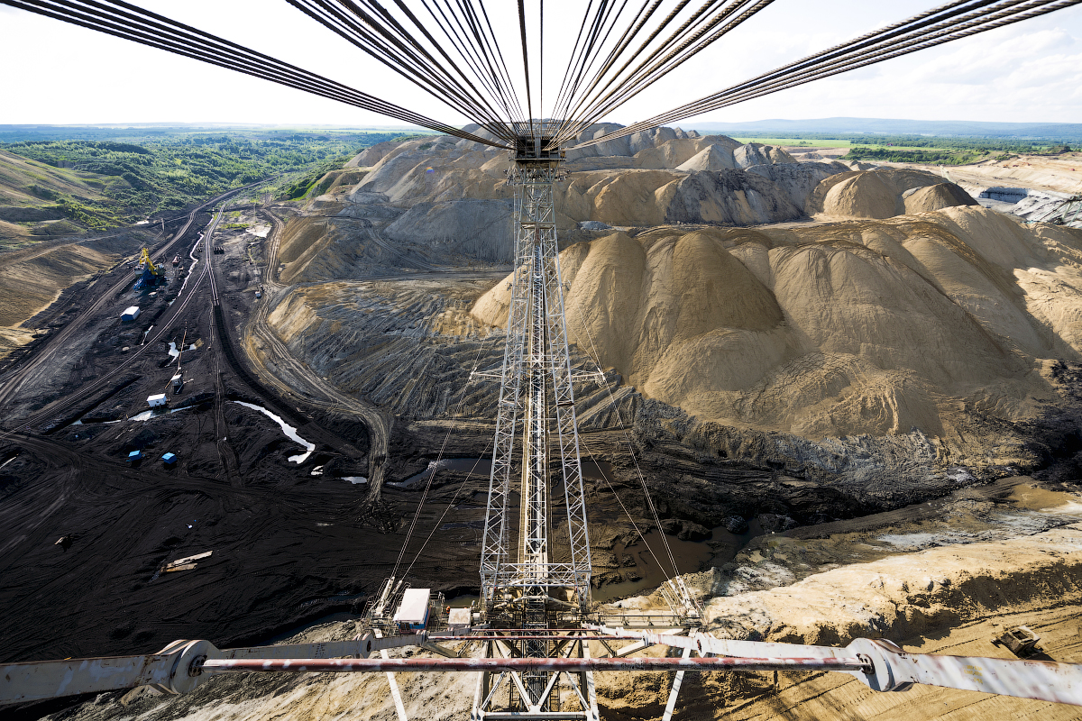 Назаровски рудник угља налази се на једном од највећих налазишта Канско-Ачинског угљеног басена смештеног у околини Краснојарска, највећег града источног Сибира.