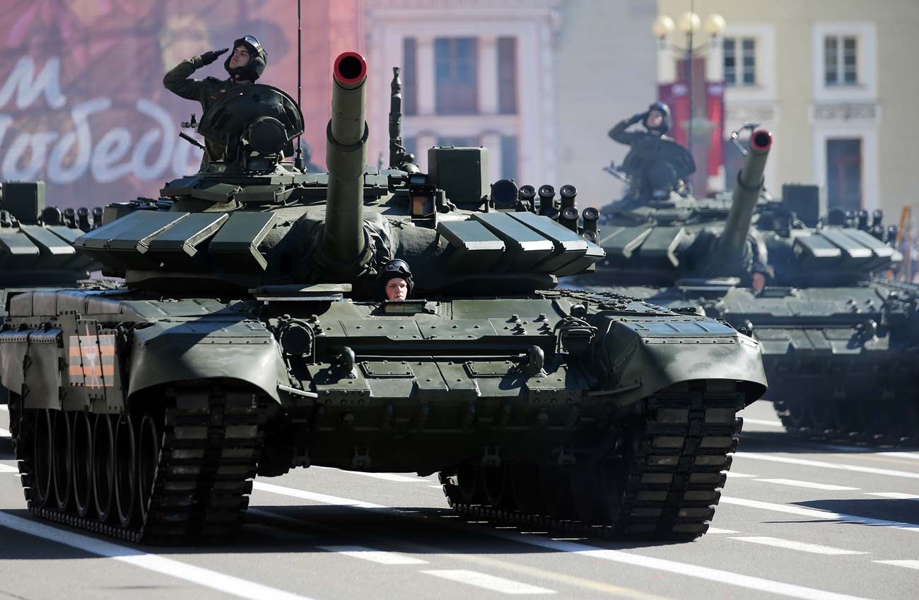 Tanki T-72B3 med parado ob 71. obletnici velike domovinske vojne v Sankt Peterburgu