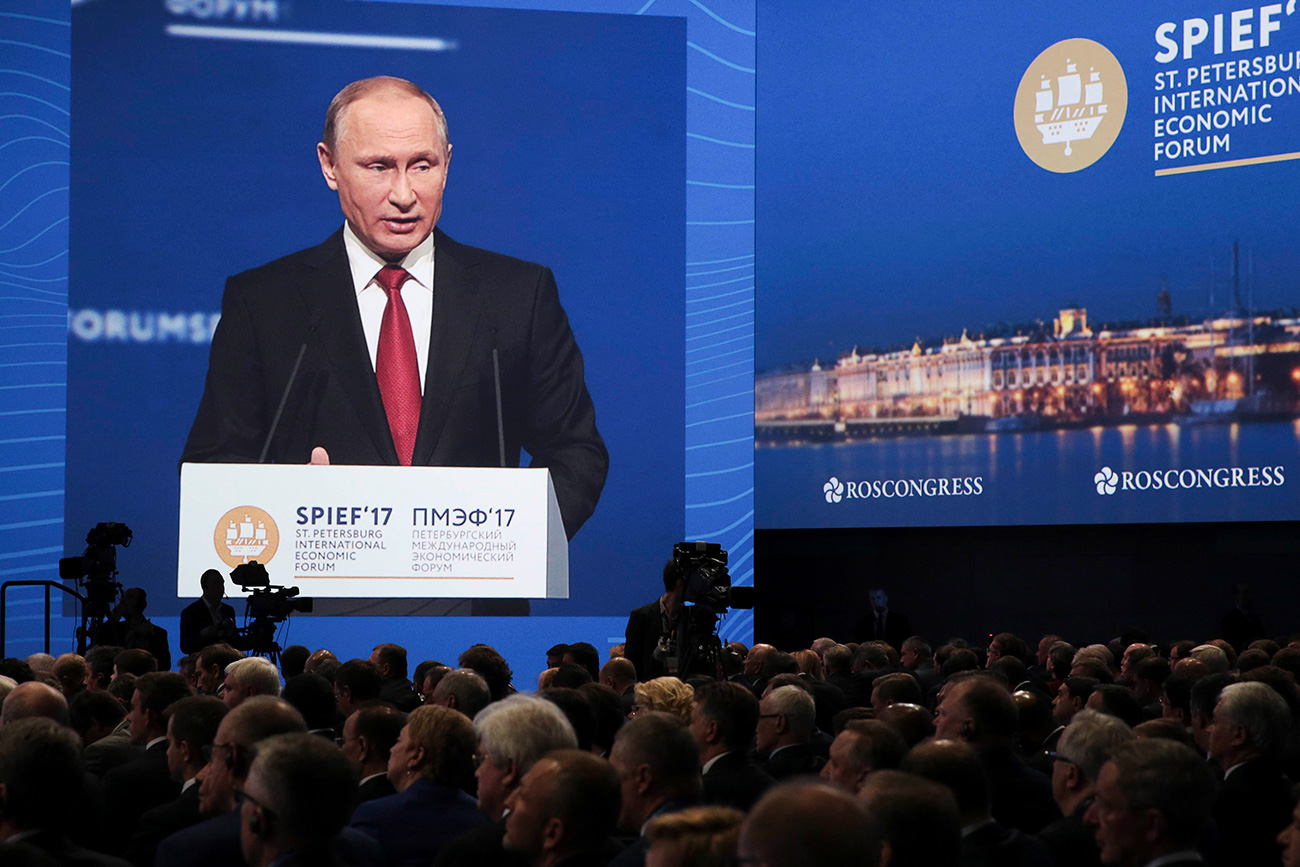Präsident Putin zuversichtlich über Perspektiven der russischen Wirtschaft beim 21. Internationalen Wirtschaftsforum (SPIEF) in St. Petersburg.