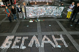 Las velas dicen "Beslán". Fuente: AP Photo / Dmitri Lovetski