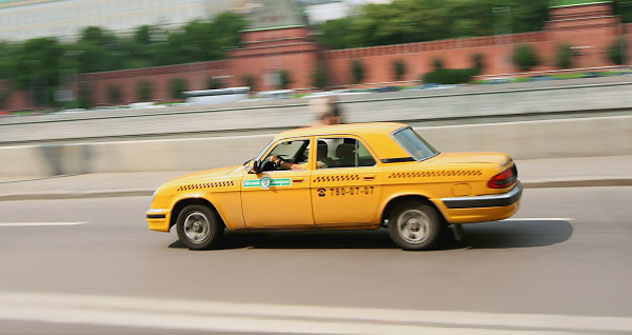 Per Handy-App ein Taxi bestellen - Taxipedia macht es möglich.  Foto: RIA Novosti