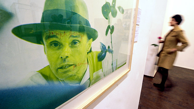 Die Ausstellung von Joseph Beuys ist vom 12. September bis 14. November 2012 in Moskau zu sehen. Foto: TASS