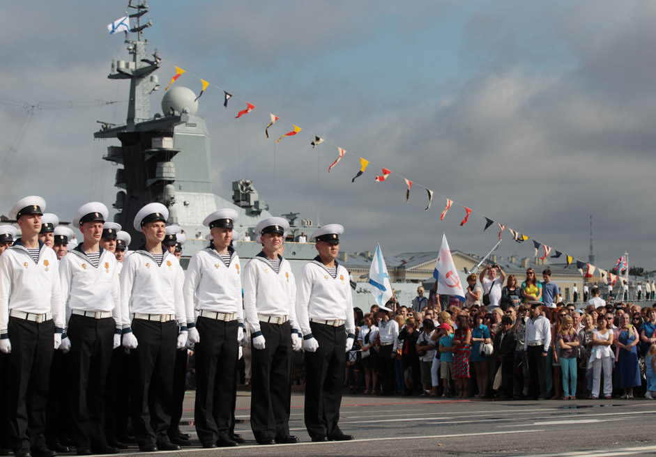 Perayaan Hari Angkatan Laut Rusia di Sankt Peterburg tahun 2013.