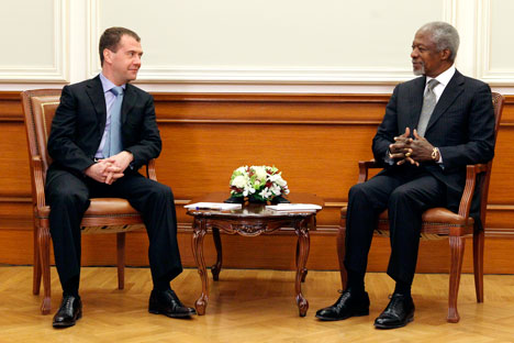 Medvédev con Annan impulsor del plan de paz para Siria. Fuente: AP
