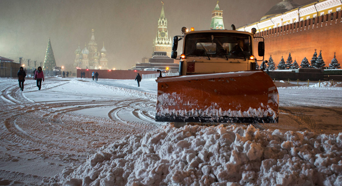 Rusos y expatriados brindan algunos consejos acerca de qué llevar y qué evitar al viajar. Fuente: AP