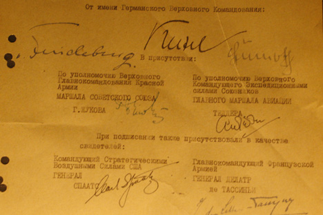 Documento original de la firma de la capitulación alemana en Karlshorst. Fuente: Santi Pueyo