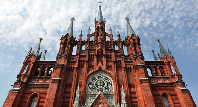 Gotički utjecaj vidljiv je samo na pojedinim građevinama u Moskvi, na primjer na najvećoj rimokatoličkoj crkvi u prijestolnici, katedrali Bezgrešnog začeća Presvete Djevice Marije. Fotografija: inikitin.