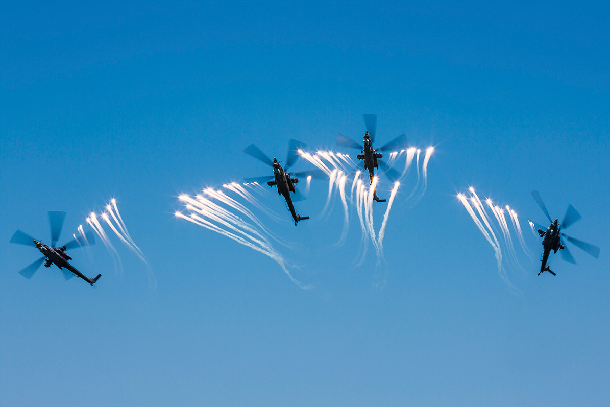 Tim aerobatik Berkuts kerap berpartisipasi dalam berbagai banyak acara besar, seperti Parade Hari Kemenangan di Lapangan Merah, pertunjukan udara MAKS, dan forum teknis-militer ARMY.